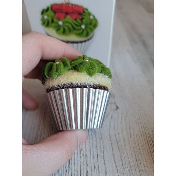 Hallmark 2011 simply irresistible! Christmas cupcakes ornament Xmas - Picture 5 of 6